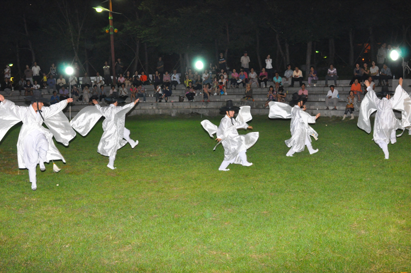 2011_bec6c7b3c1a4b1e2b9dfc7a5b0f8bfac_330.jpg