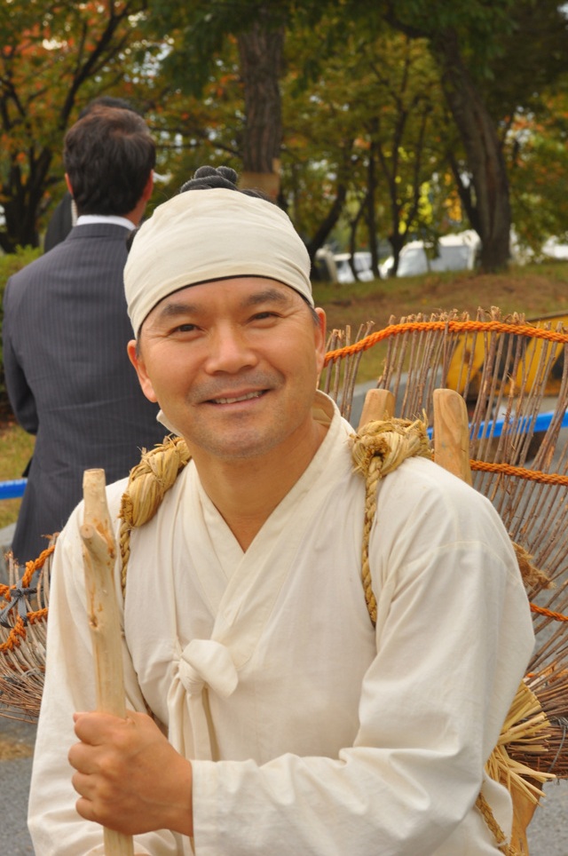 2012c7d1b1b9b9cebcd3bfb9bcfac3e0c1a6_099.jpg